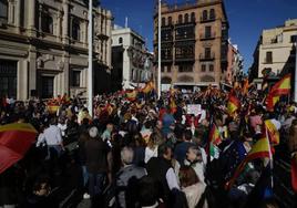 En imágenes, la multitudinaria manifestación contra la amnistía de Sevilla