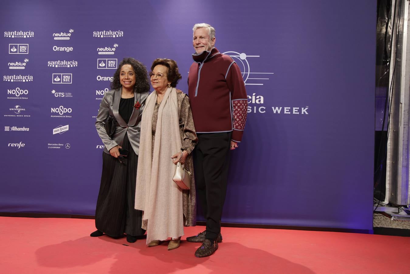 Muchos artistas acudieron a la Plaza de España para ver la gala 'El Flamenco es universal'