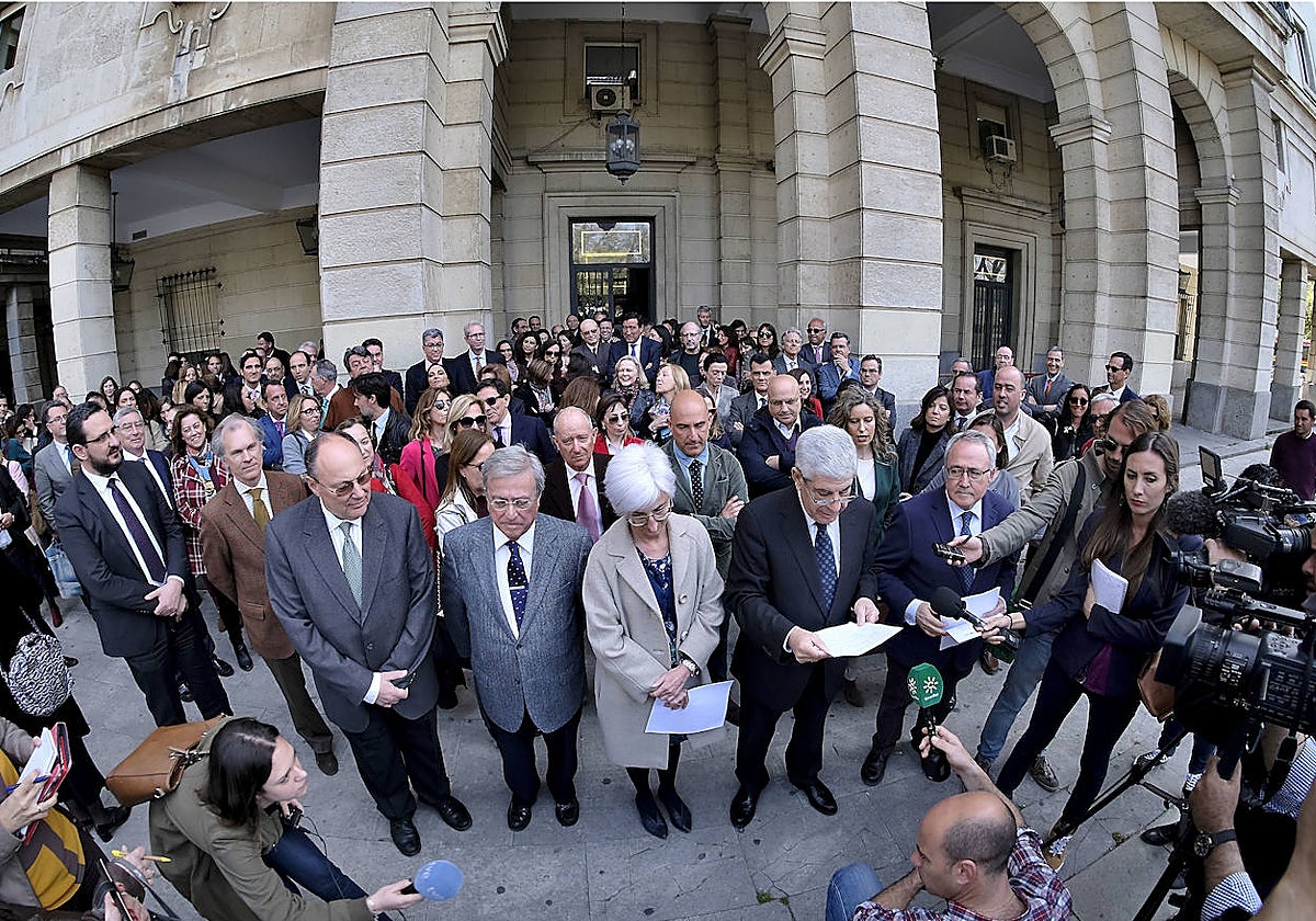 Concentración de jueces en 2018 delante de la Audiencia de Sevilla