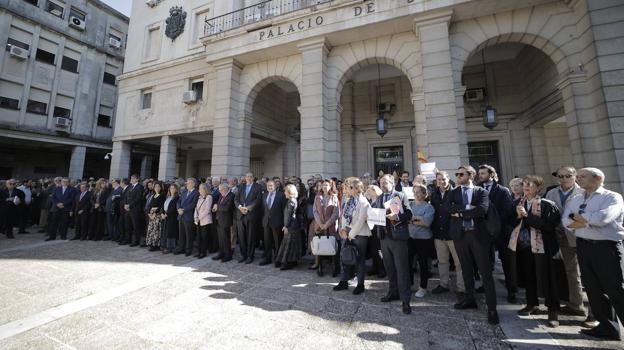 La Justicia en Sevilla se une contra la Ley de Amnistía en una concentración histórica