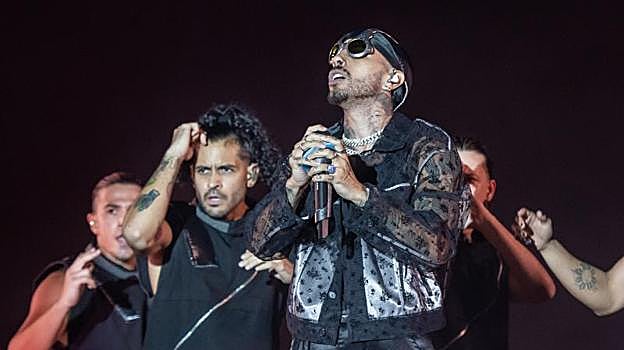 El cantante en su último concierto en sevilla