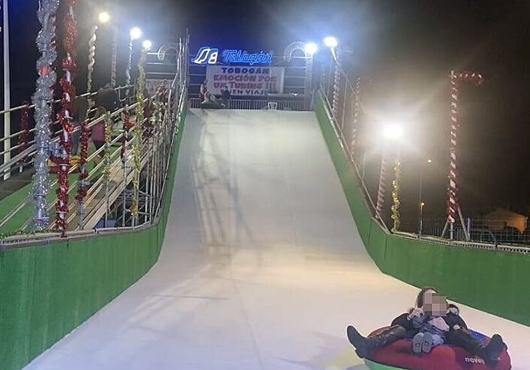 Imagen del Tobogán de hielo 'Tubing' instalado en la edición de 2022 en Navidad Park