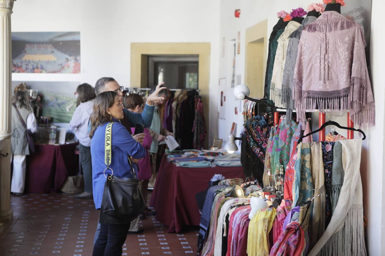 Mercado de Navidad de la asociación Nuevo Futuro Sevilla instalado en la Fundación Valentín de Madariaga