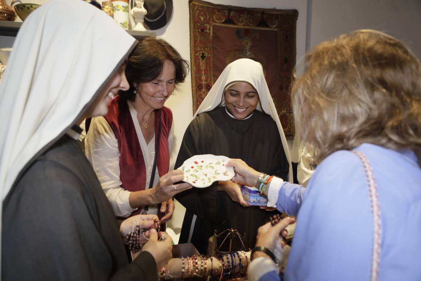 Mercado de Navidad de la asociación Nuevo Futuro Sevilla instalado en la Fundación Valentín de Madariaga