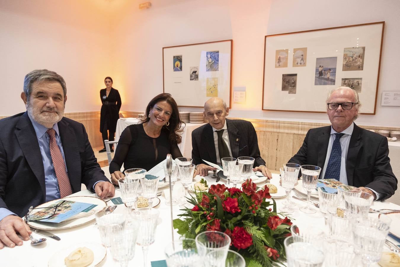 Pablo Emilio Pérez-Mallaina, catedrático de Historia de América, Ana María Soler, directora del Centro de Banca Instituciones Territorial de CaixaBank en Andalucía, Emilio Boja, presidente del Ateneo de Sevilla, y Eduardo Ybarra, hermano mayor de la Santa Caridad