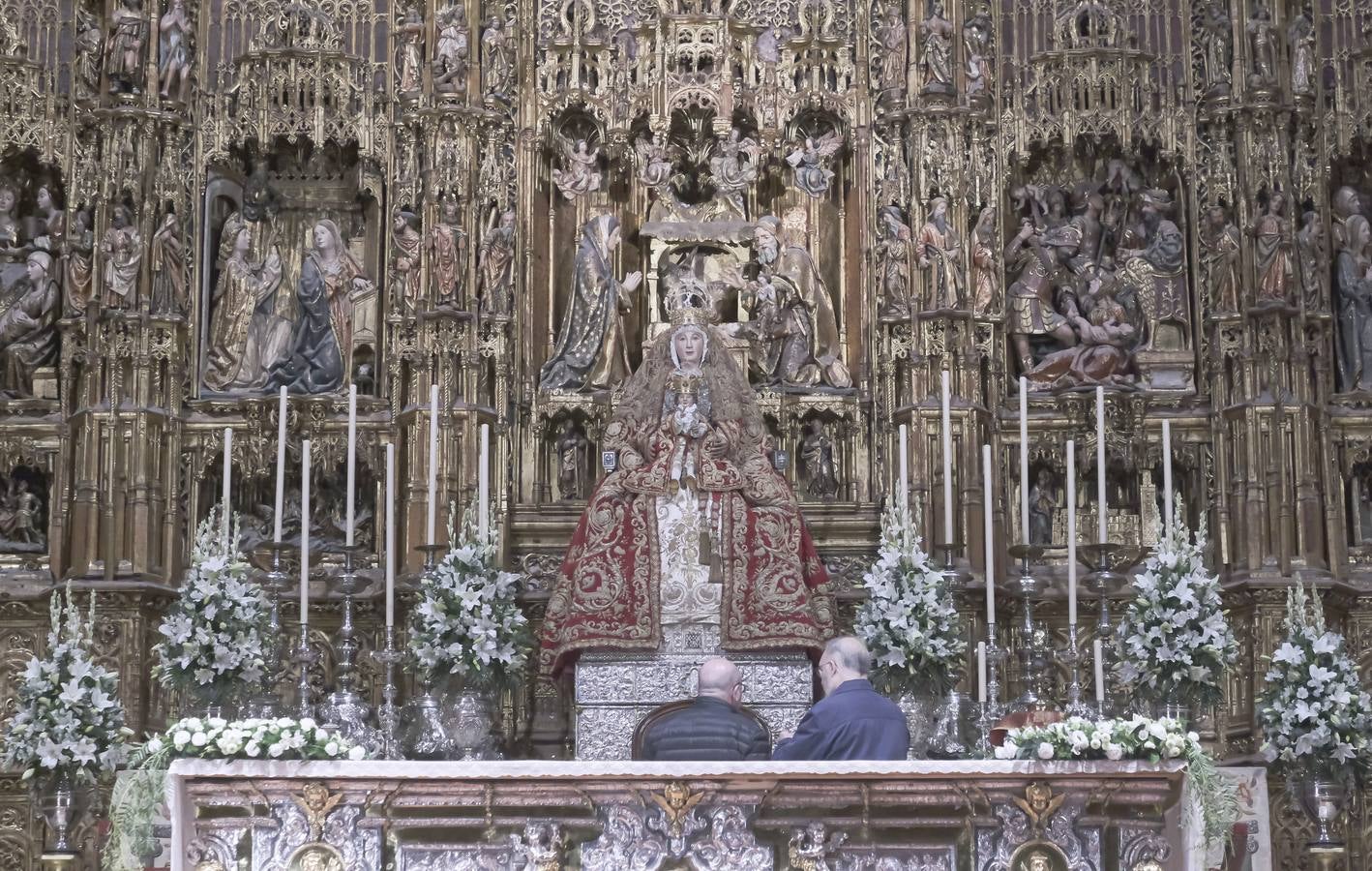 Apertura de la urna de San Fernando, misa y procesión de la espada en la Catedral de Sevilla con motivo de la festividad de San Clemente