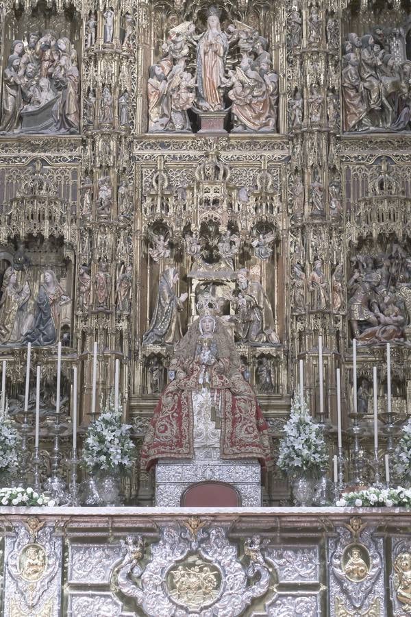 Apertura de la urna de San Fernando, misa y procesión de la espada en la Catedral de Sevilla con motivo de la festividad de San Clemente