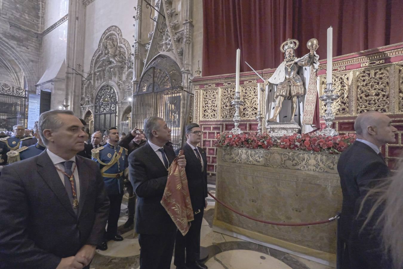 Apertura de la urna de San Fernando, misa y procesión de la espada en la Catedral de Sevilla con motivo de la festividad de San Clemente