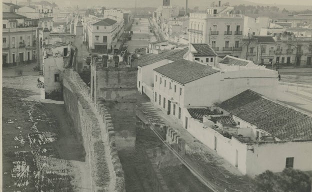 Conjunto de la antigua fortaleza y ronda extramuros