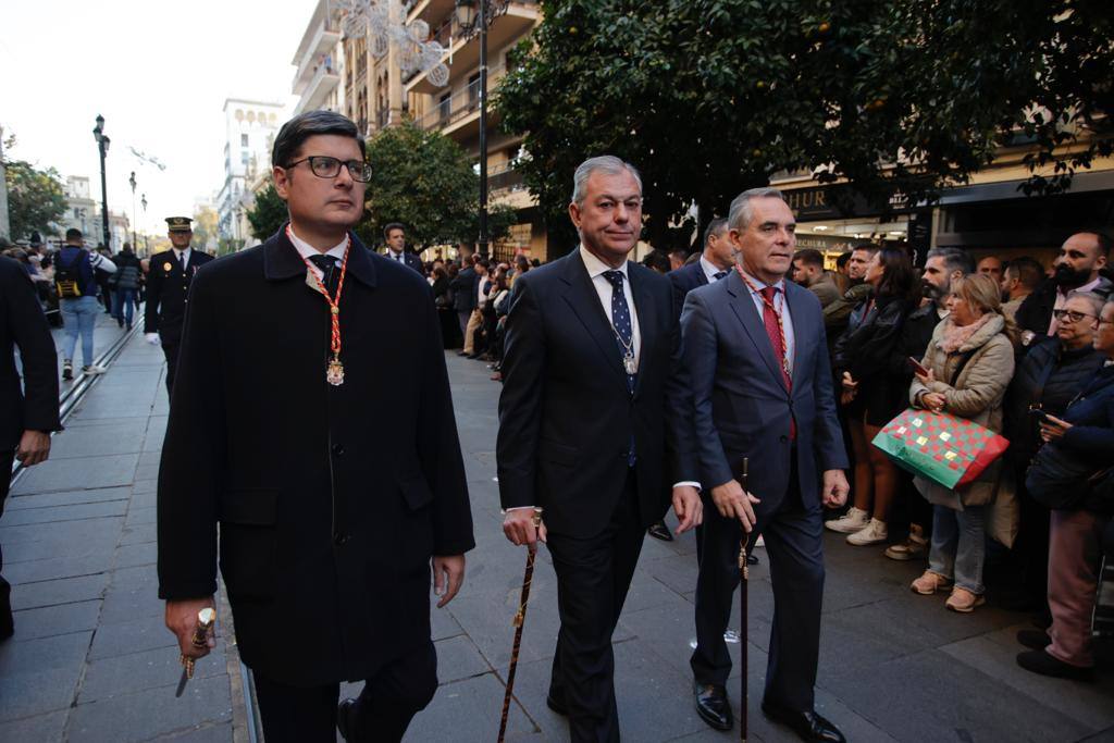 La procesión extraordinaria de la Virgen de Valme y San Fernando recorre Sevilla