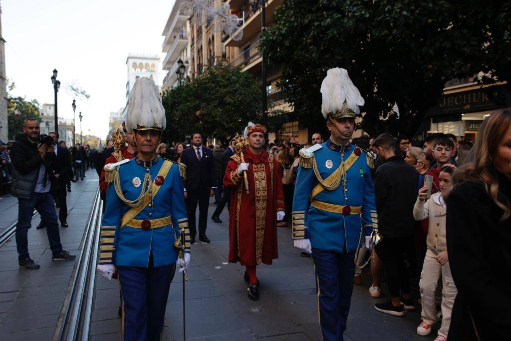 La procesión extraordinaria de la Virgen de Valme y San Fernando recorre Sevilla