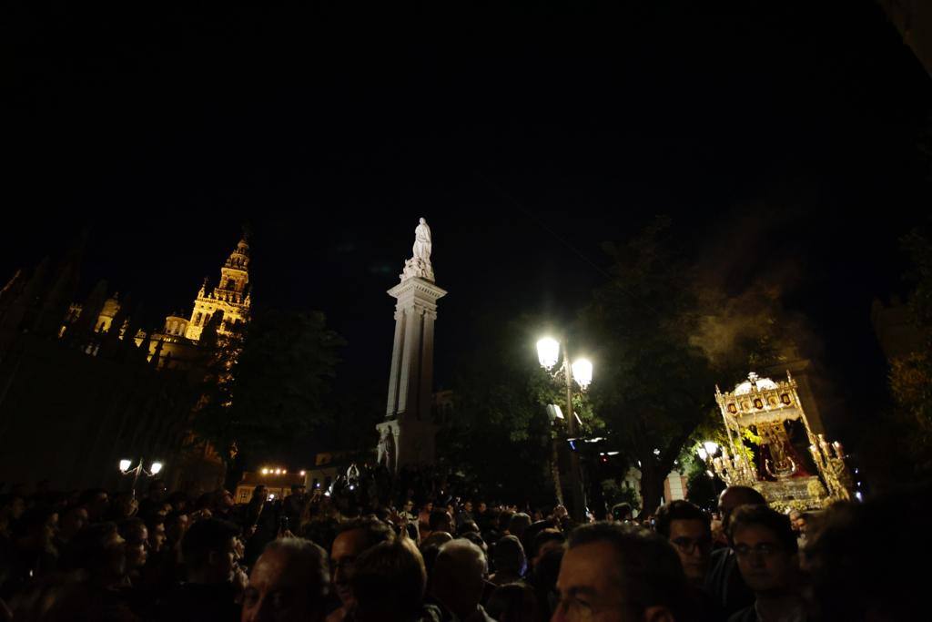 La procesión extraordinaria de la Virgen de Valme y San Fernando recorre Sevilla