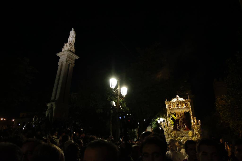 La procesión extraordinaria de la Virgen de Valme y San Fernando recorre Sevilla