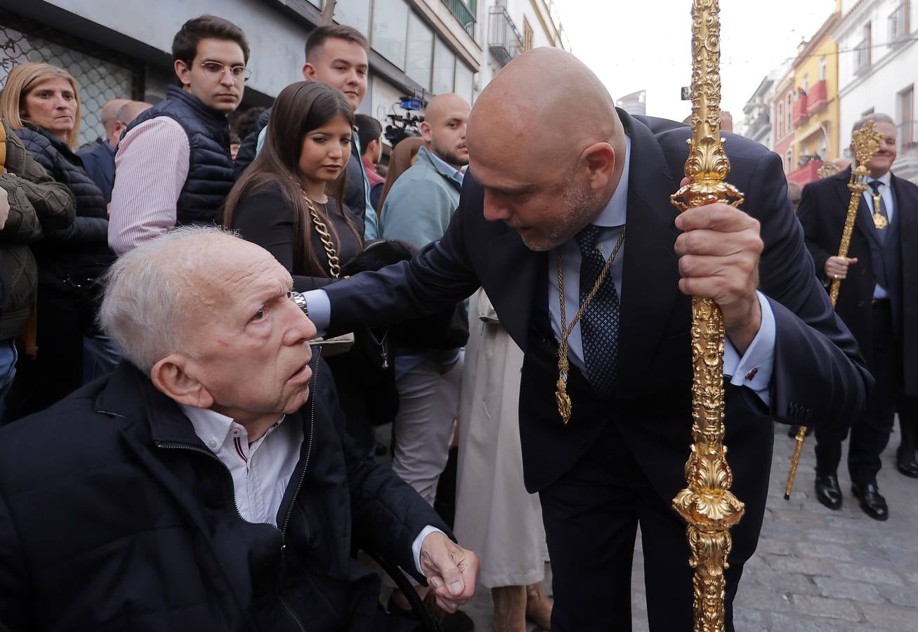 La Virgen del Patrocinio recorre las calles del barrio sevillano de Triana