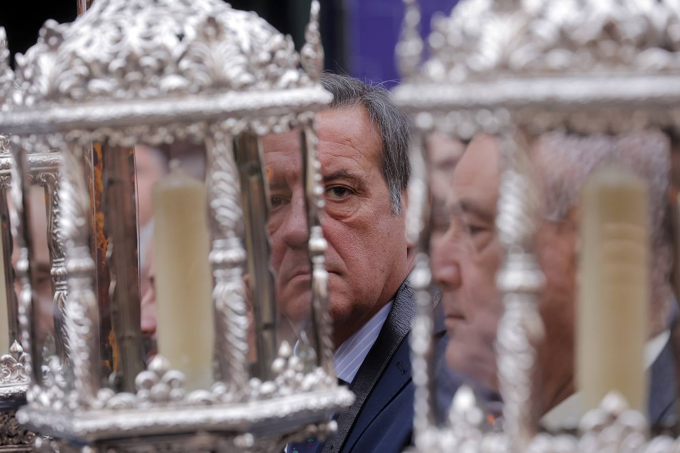 La Virgen del Patrocinio recorre las calles del barrio sevillano de Triana