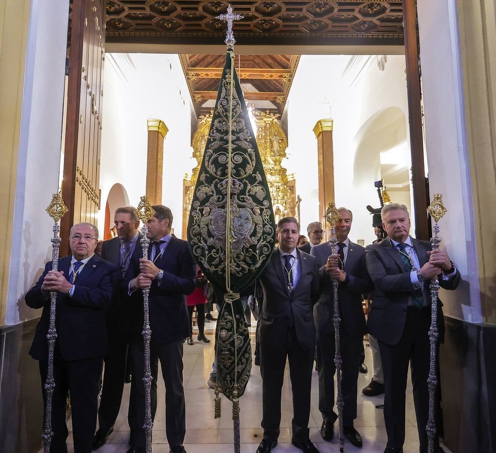 La Virgen del Patrocinio recorre las calles del barrio sevillano de Triana