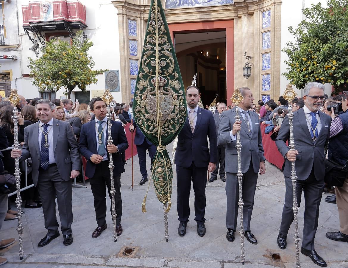 La Virgen del Patrocinio recorre las calles del barrio sevillano de Triana