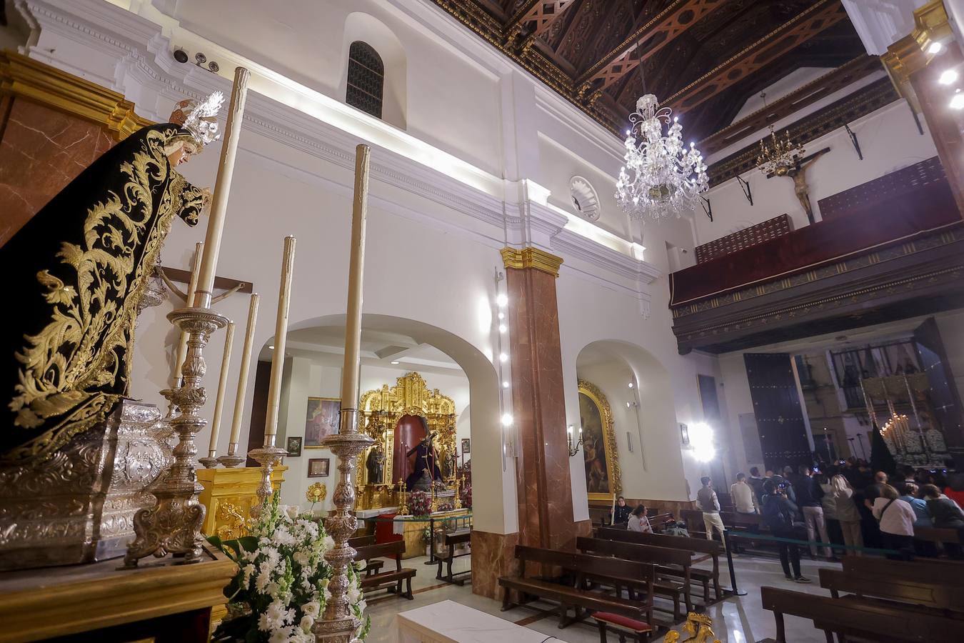 La Virgen del Patrocinio recorre las calles del barrio sevillano de Triana