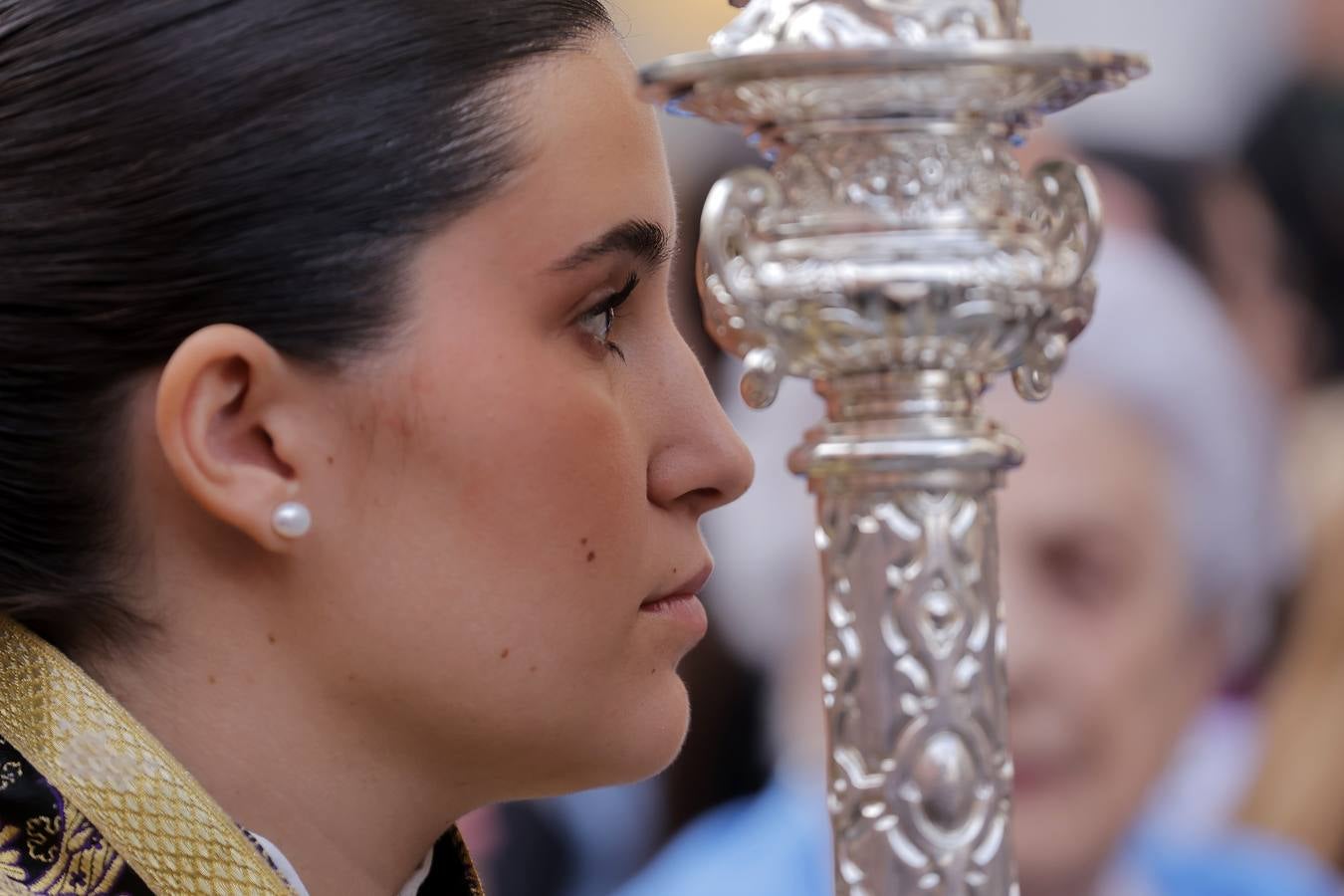 La Virgen del Patrocinio recorre las calles del barrio sevillano de Triana