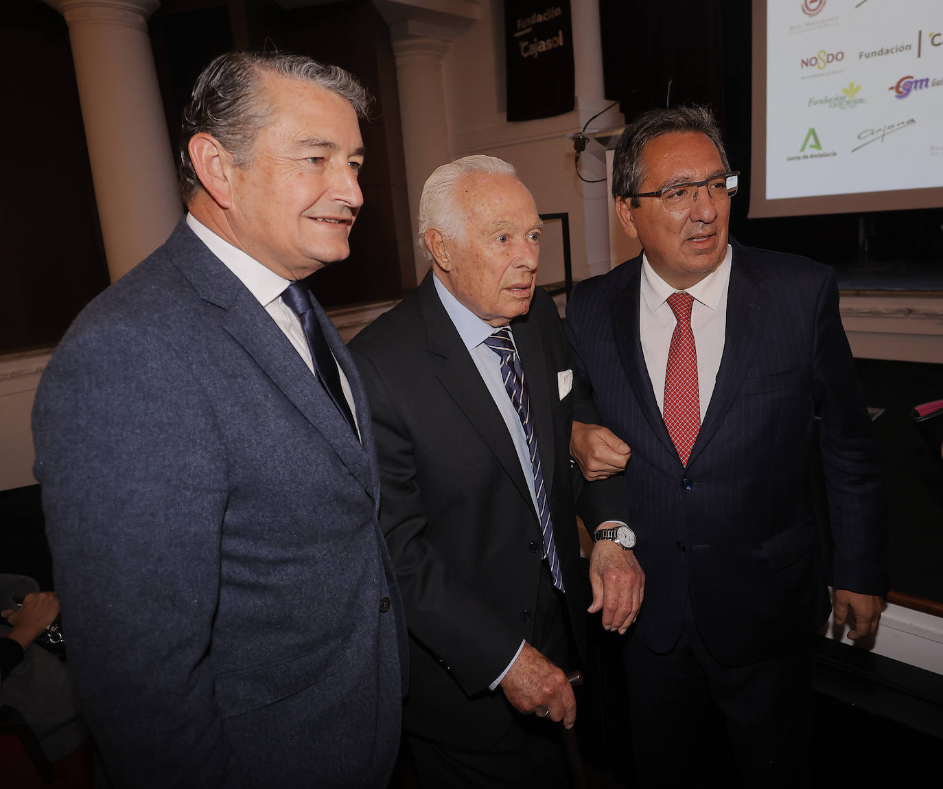 Antonio Sanz, Curro Romero y Antonio Pulido en la presentación del libro fotográfico del diestro