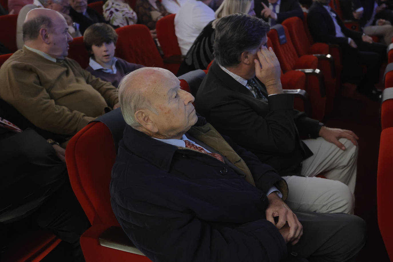 Los Arjona presentan en Sevilla una biografía visual de maestro Curro Romero