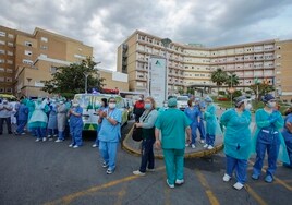 Fuga de médicos: crece un 15% el número de facultativos de Sevilla que planean trabajar fuera de España