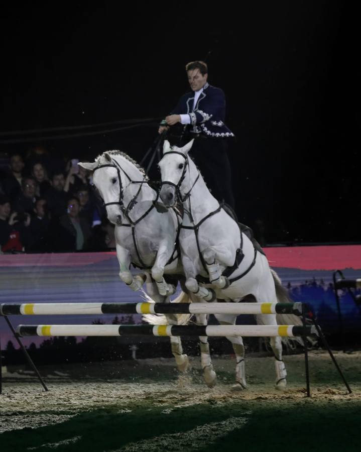 El espectáculo hizo vibrar a la grada durante el primer día del Sicab