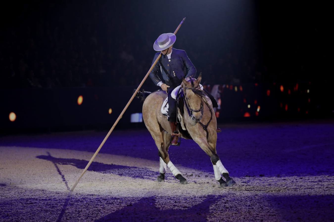 El espectáculo hizo vibrar a la grada durante el primer día del Sicab