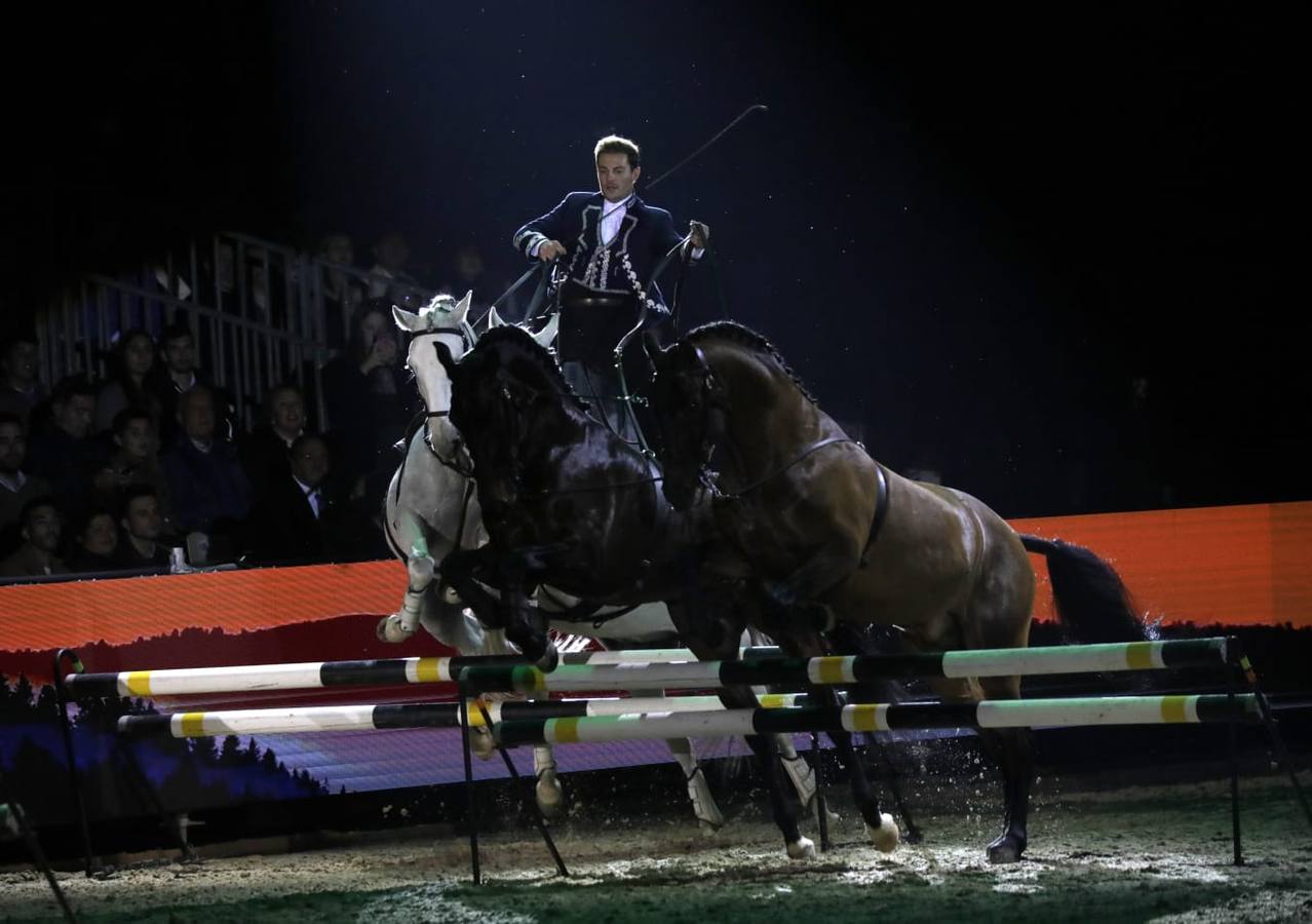 El espectáculo hizo vibrar a la grada durante el primer día del Sicab