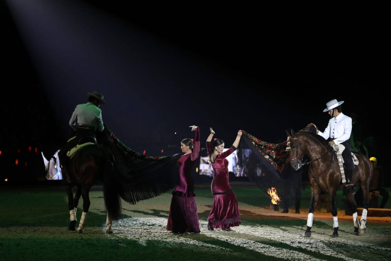 El espectáculo hizo vibrar a la grada durante el primer día del Sicab
