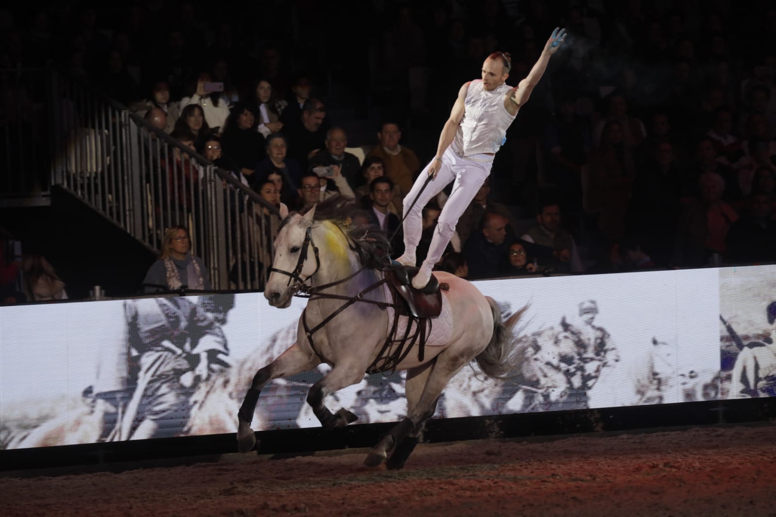 El espectáculo hizo vibrar a la grada durante el primer día del Sicab