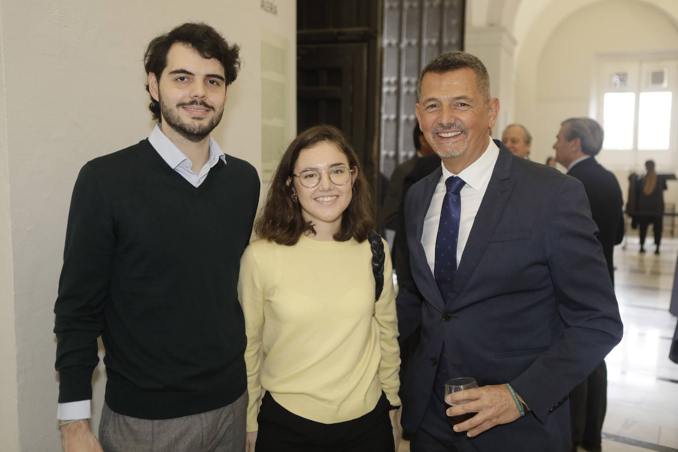 Antonio Caro, María de los Reyes Caro y Javier Lafuente