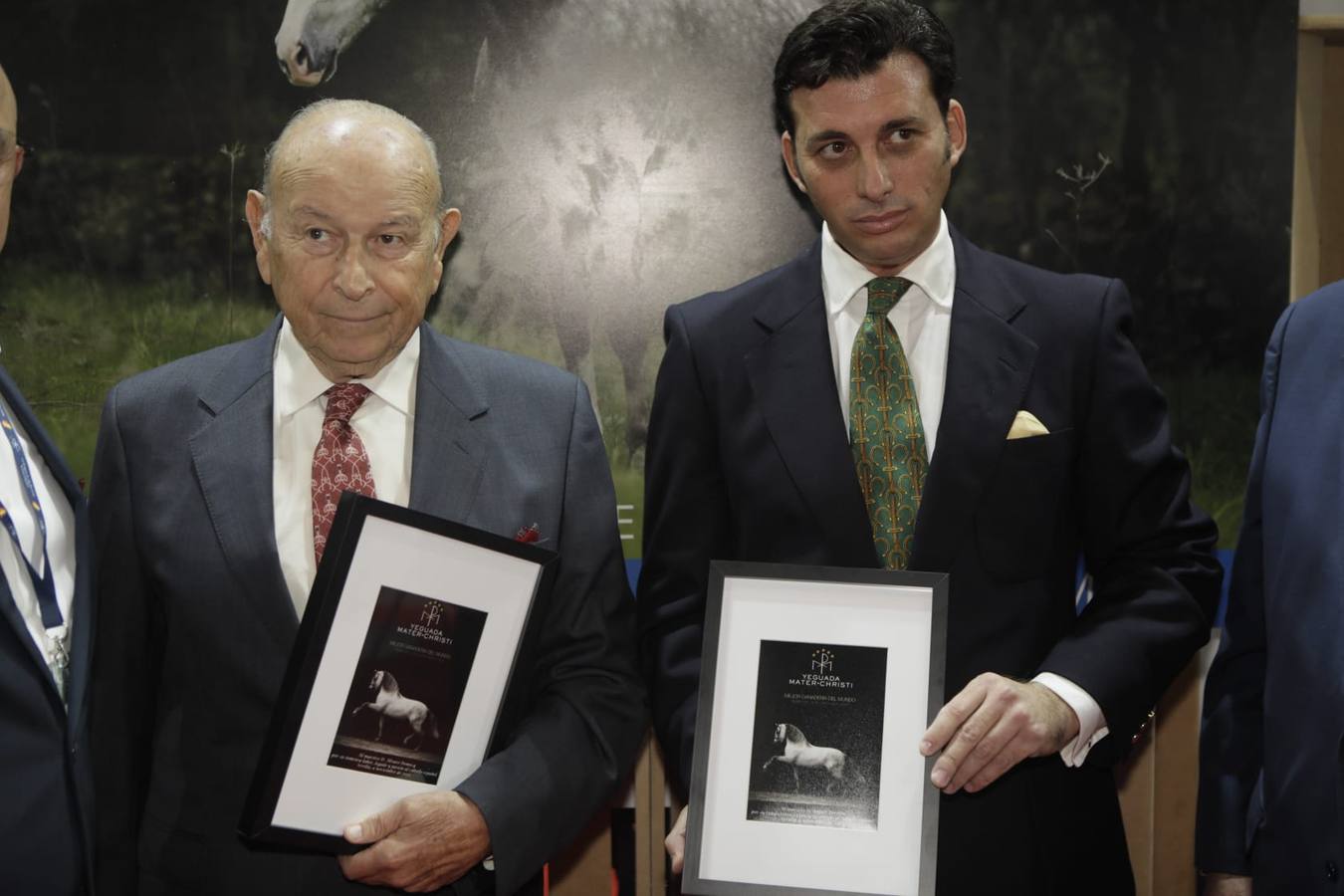 Impresionantes ejemplares de caballos de pura raza española, tiendas especializadas y rostros conocidos del sector se ven estos días en Fibes