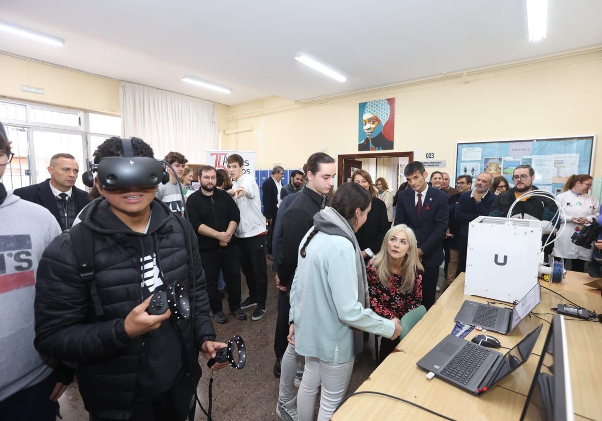 La Consejera de Educación Patricia del Pozo en el instituto Politécnico