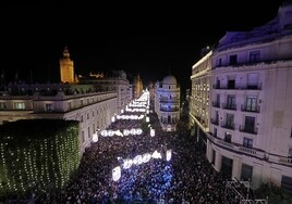 Sevilla le da la bienvenida a la Navidad con un imperial juego de luces