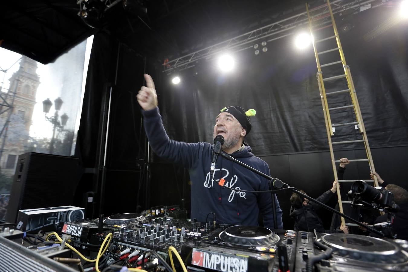 Imágenes de una Avenida de la Constitución abarrotada de público para ver las luces de Navidad