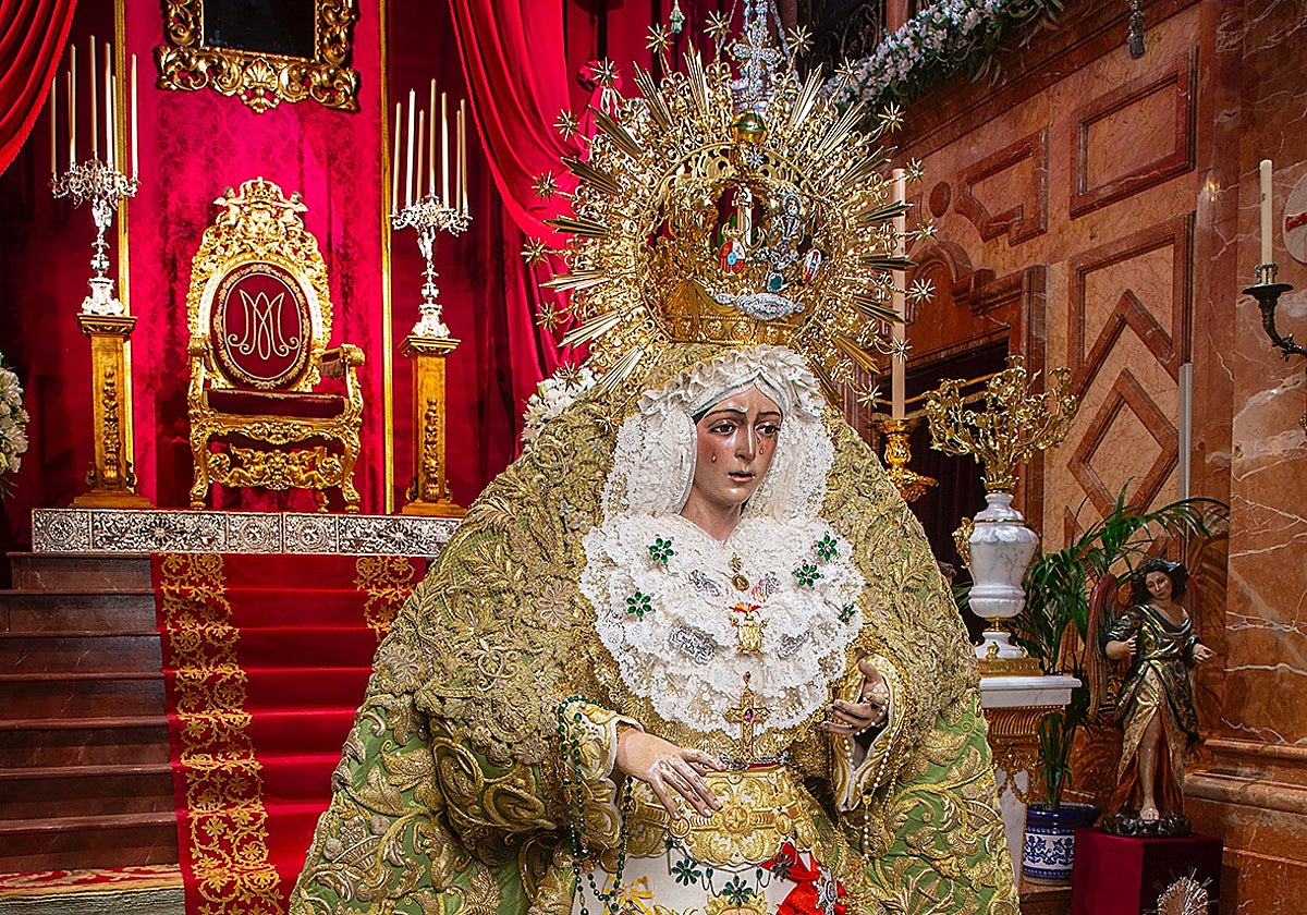 La Macarena Ya Recibe Los Besos De Los Devotos En Su Basílica