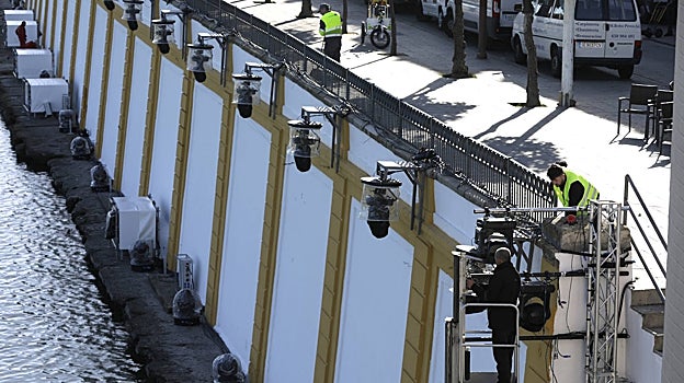 Focos robotizados en la zapata de la calle Betis