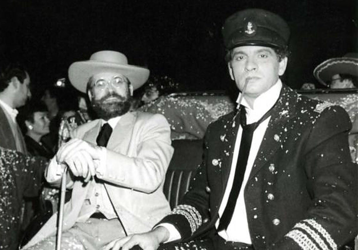 Antonio Burgos y Carlos Cano cuando fueron pregoneros del Carnaval de Cádiz en 1988