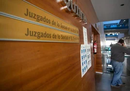 Un juzgado de Sevilla dicta un fallo pionero en favor de dos discapacitados: concede la pensión de viudedad a huérfanos de padre