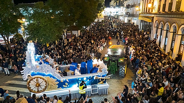 Un momento de la Cabalgata de Reyes Magos de Osuna