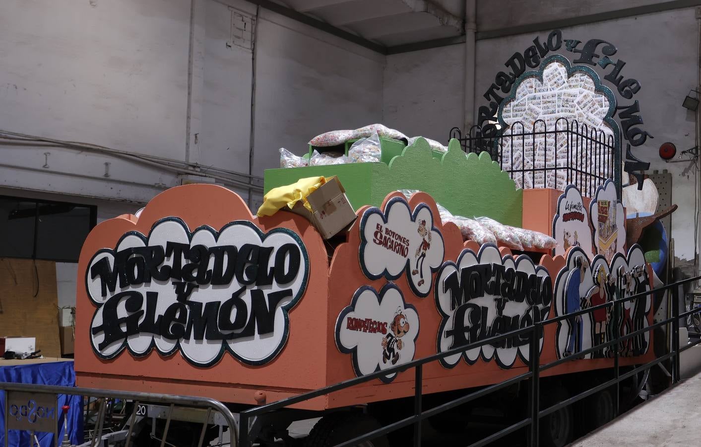 Carroza 'Mortadelo y Filemón'