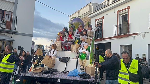 La carroza de 'Mazanillo y Gordalete' de la Cabalgata de Arahal
