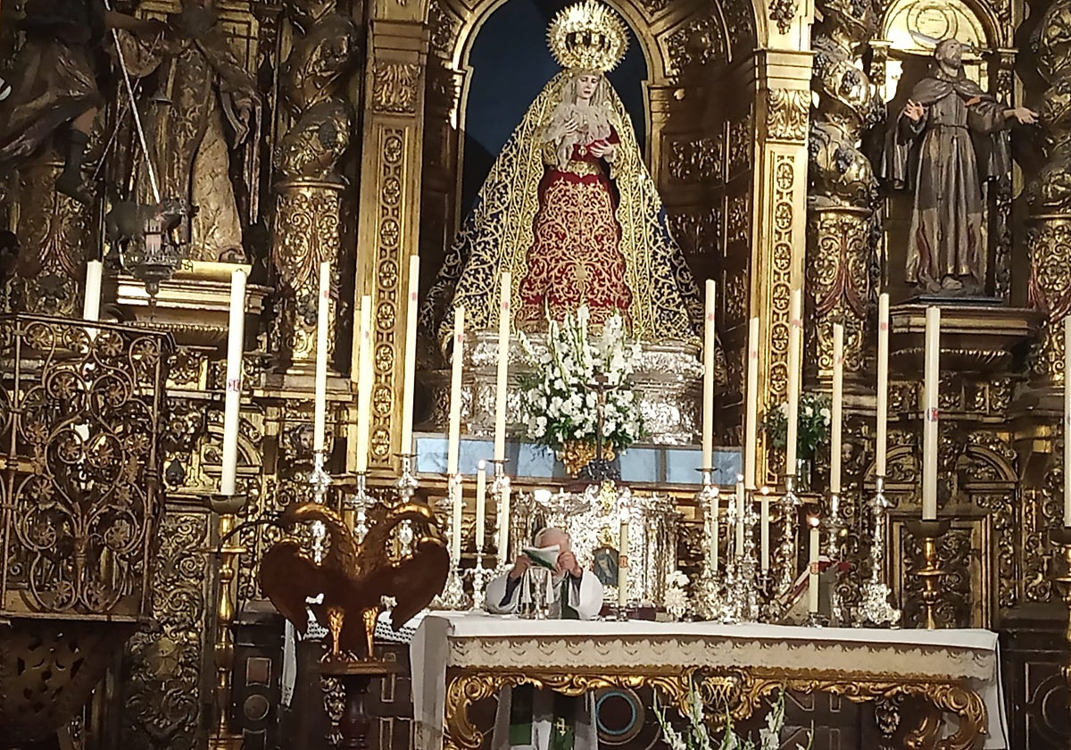 Misa en la iglesia de San Antonio Abad