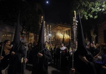 El palio del Silencio es el paso que más tardó en atravesar la Campana en la Semana Santa de Sevilla 2023