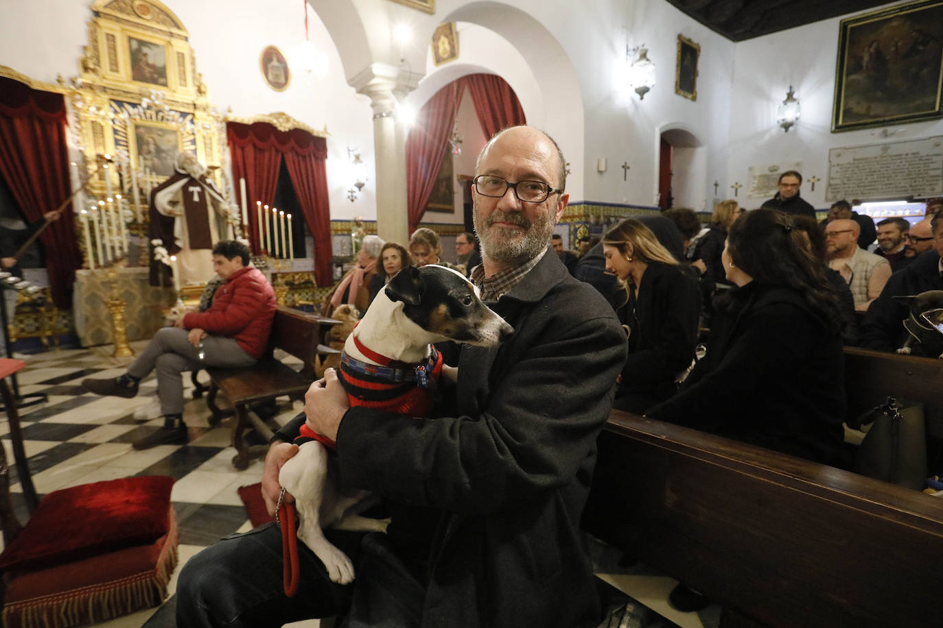 La Pastora de Santa Marina acoge la tradicional bendición de animales por San Antón
