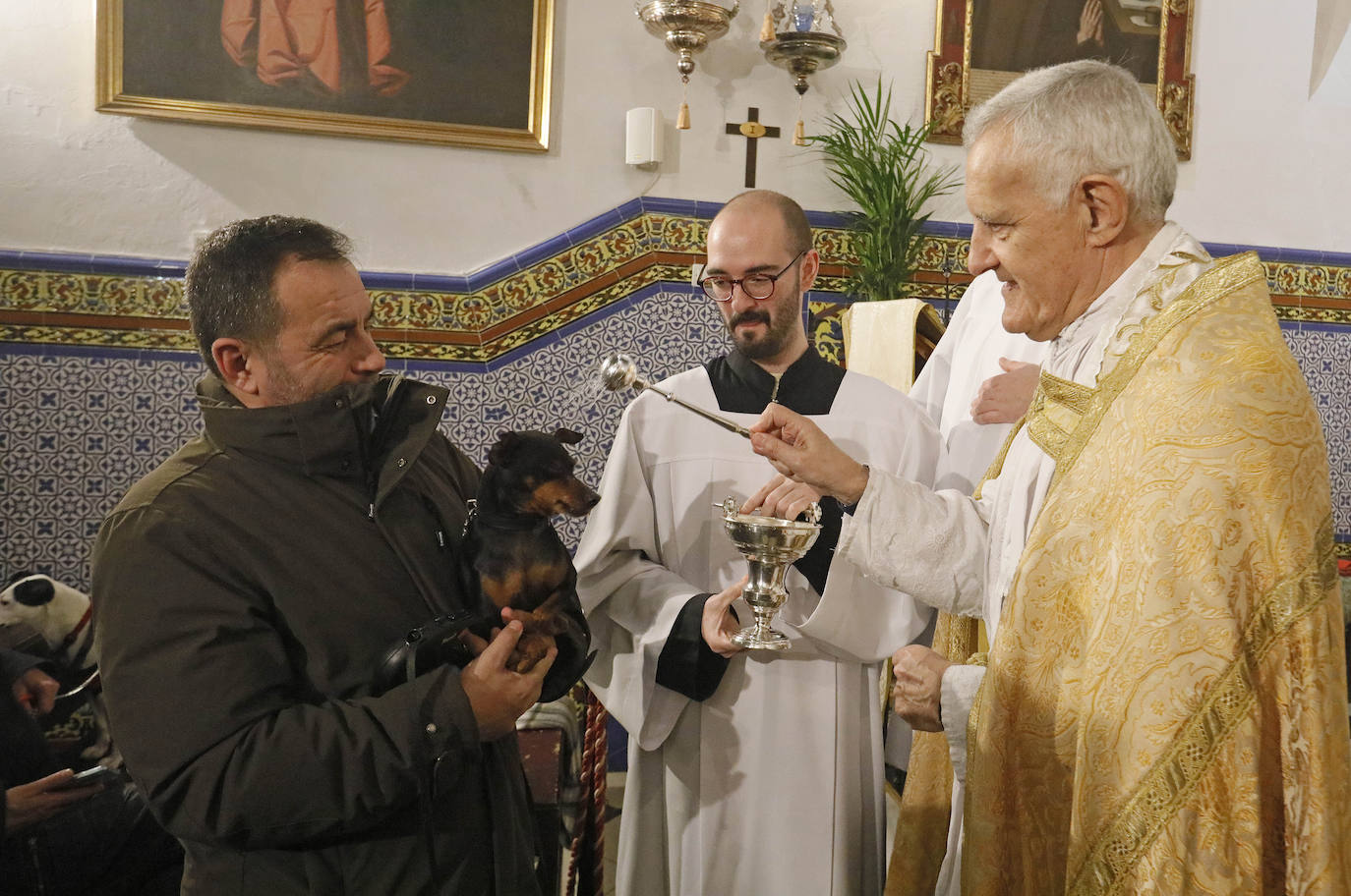 La Pastora de Santa Marina acoge la tradicional bendición de animales por San Antón