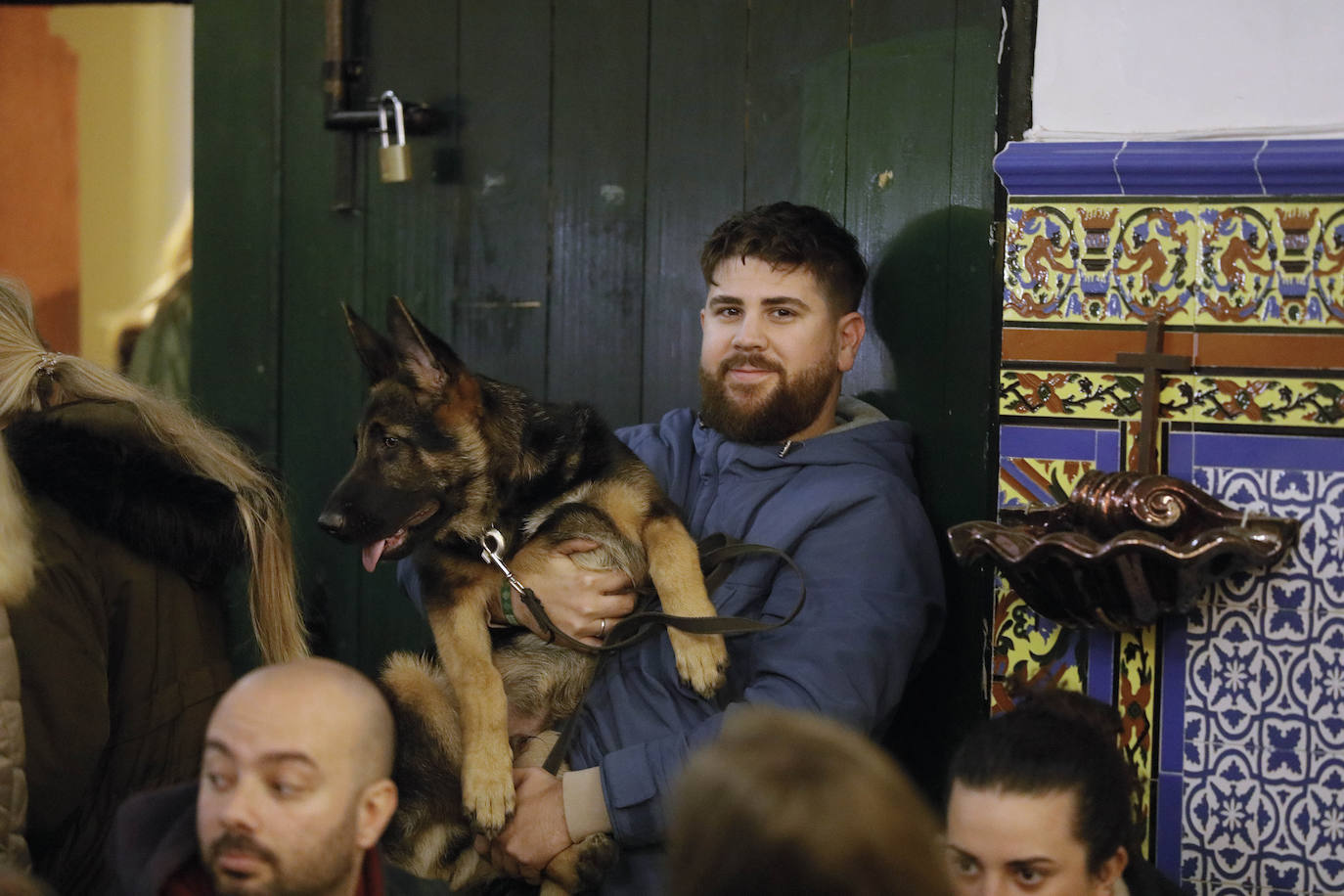 La Pastora de Santa Marina acoge la tradicional bendición de animales por San Antón