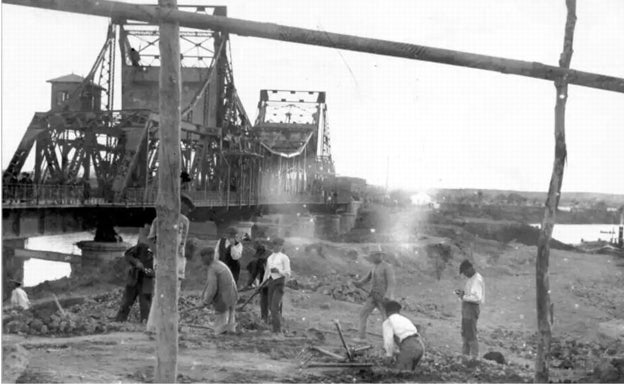 Construcción del puente Alfonso XIII en 1924