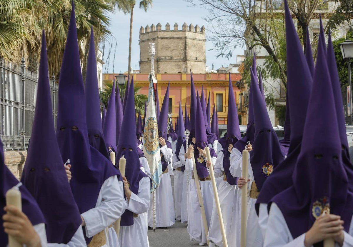 Nazarenos de la Hermandad de Las Aguas de Sevilla